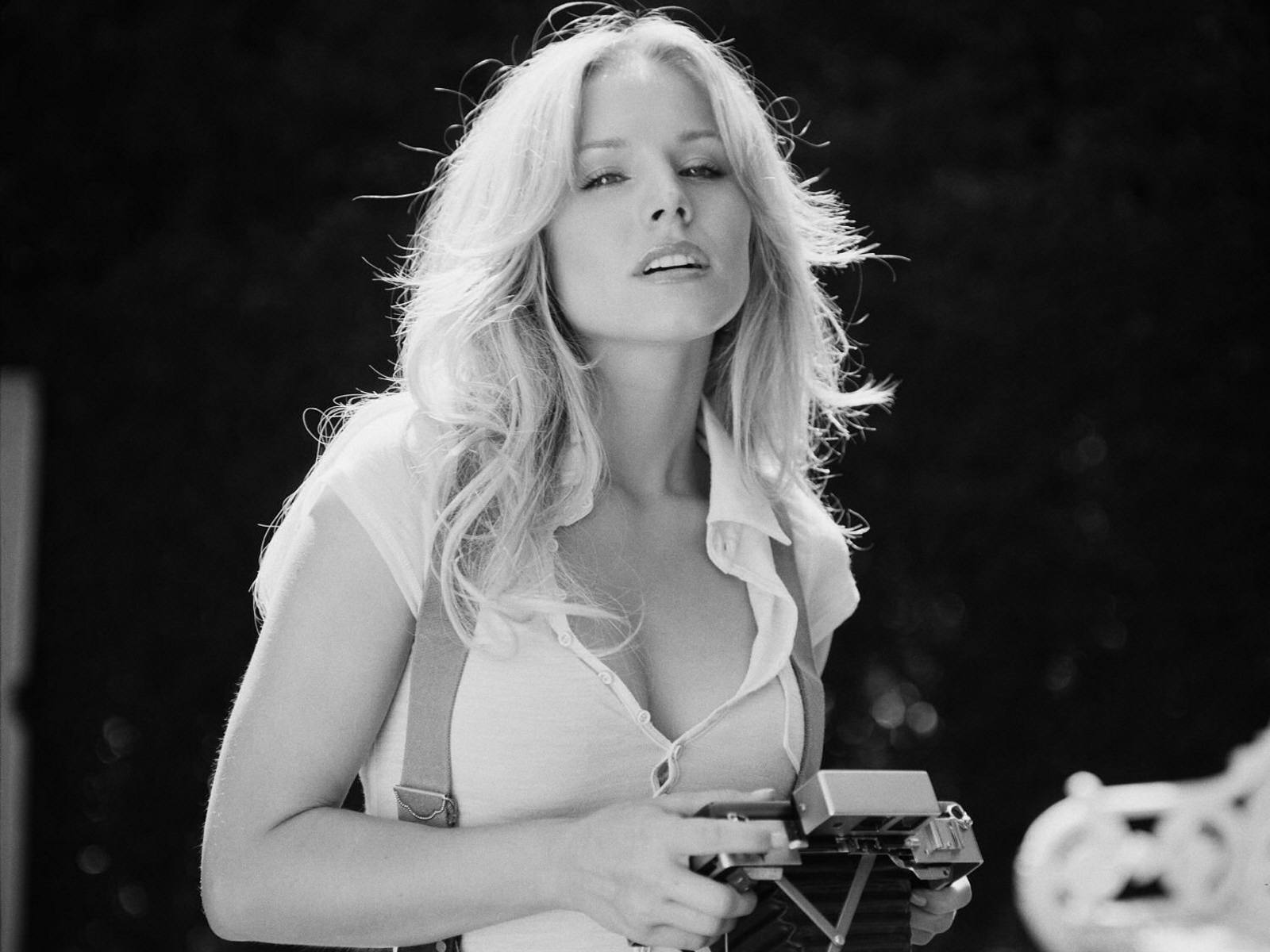 19928_kristen257_122_80lo.jpg